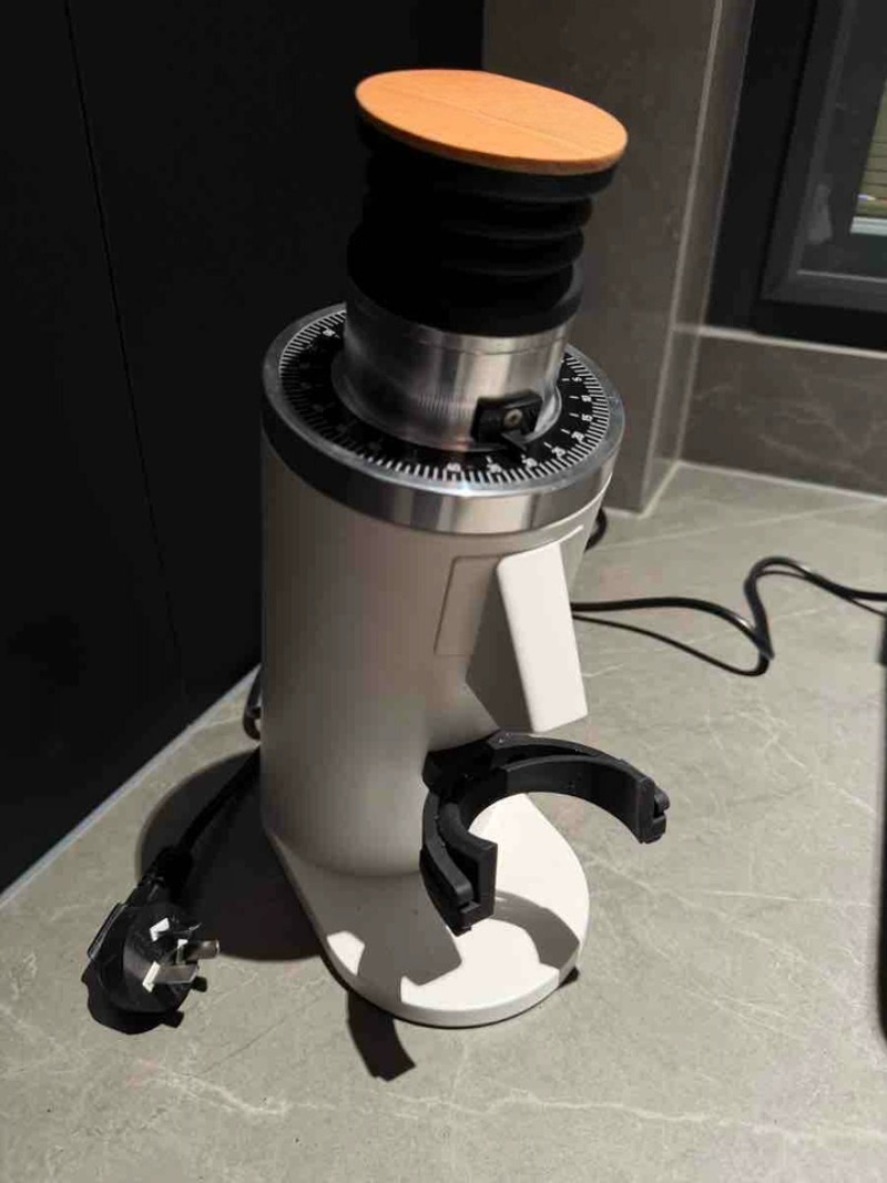 Profesjonalny elektryczny młyn – Coffee Grinder Burr Flat recenzja i cena